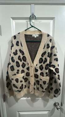 Threaded Leaf Leopard Print Cardigan Size L Beige Knit Sweater V-Neck Open Front